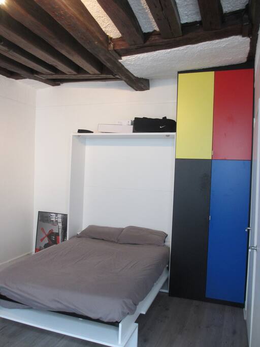 Other view of the bed