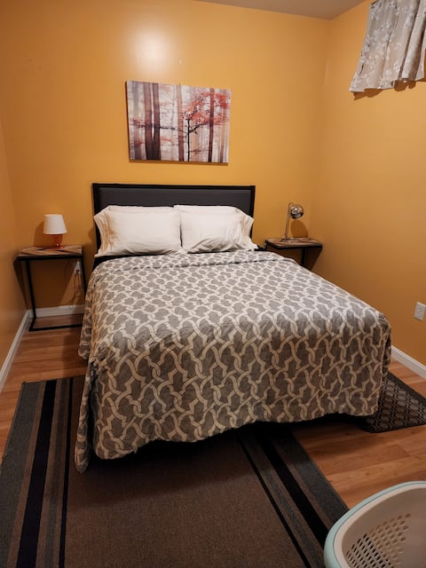 Basement Super clean, spacious, w/private bath,bed