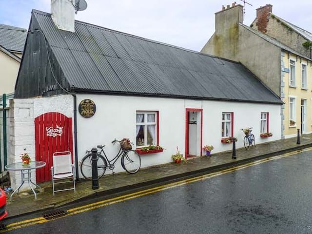 The poets cottage (Aindrias Mac Craith)