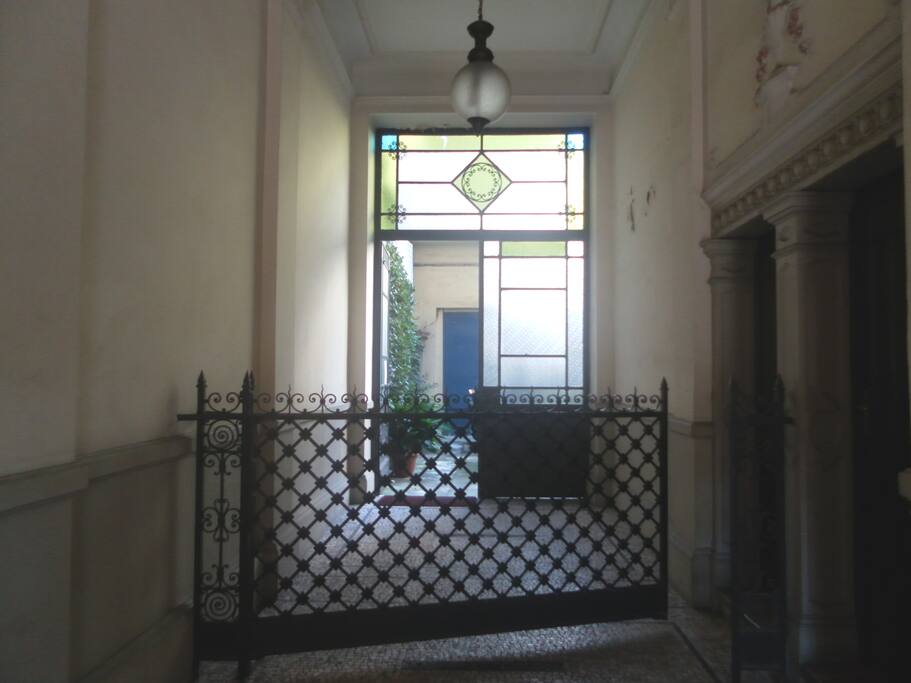 Ingresso del palazzo/building entrance