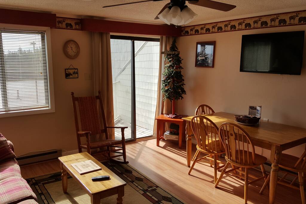 Ding Table big screen TV