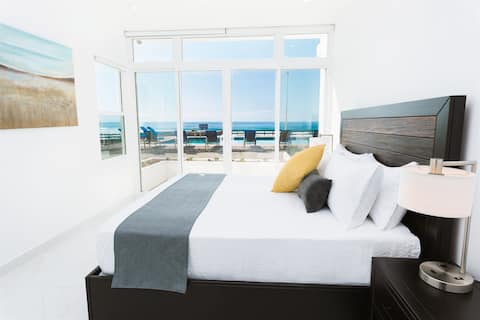 Oceanfront Villa Happiness