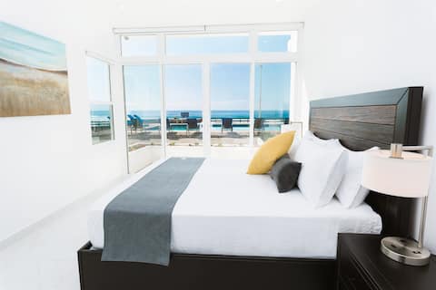 Oceanfront Villa Felicidad