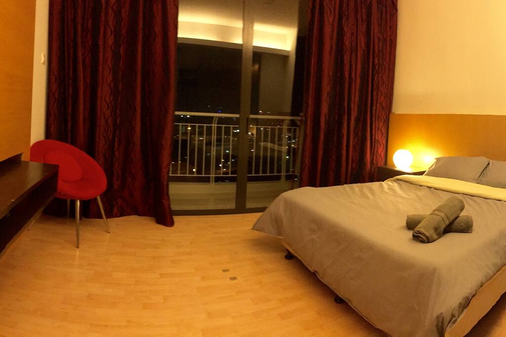 Cozy & Warm Bedroom Facing KLCC & KL Tower