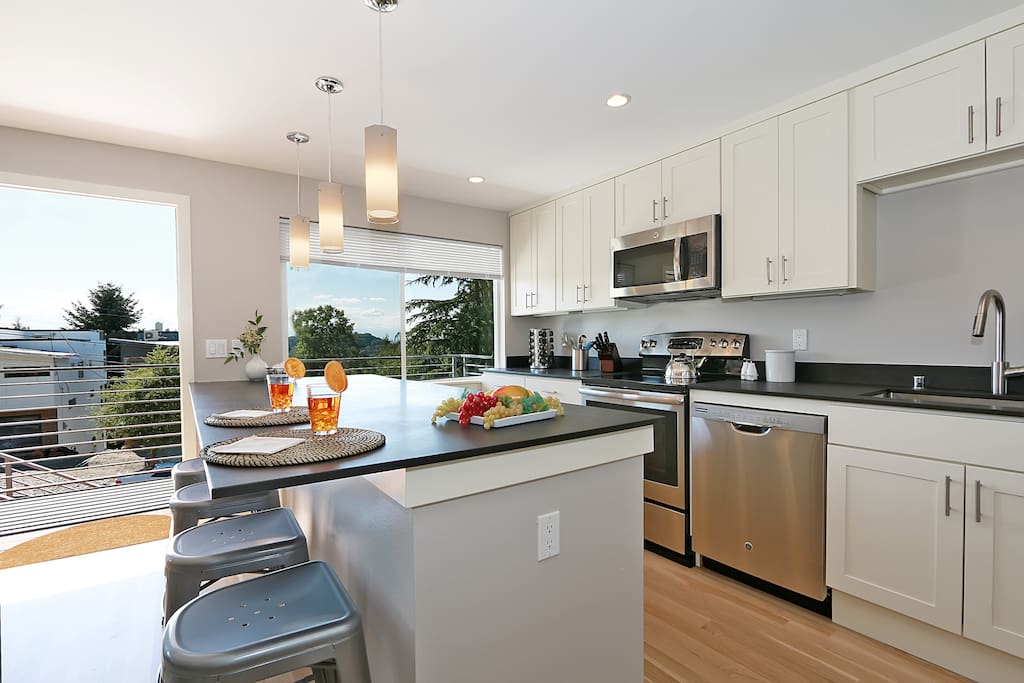 Stone counter top breakfast bar seats 4