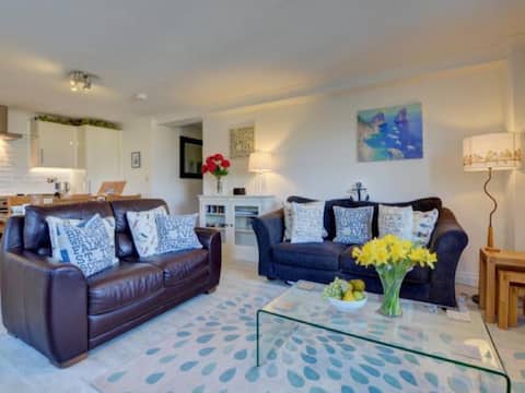 Top Airbnb: Gorgeous Sea Views,Fast Wifi,Private Garden,Modern in Ilfracombe