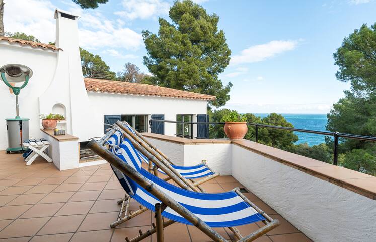 House great views , walking distance to the beach gallery image 2