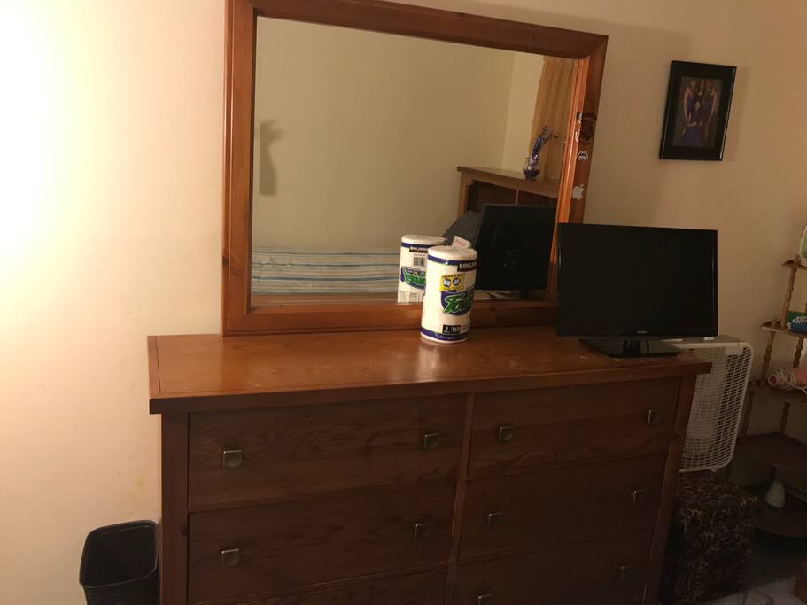 Large room dresser & cable TV