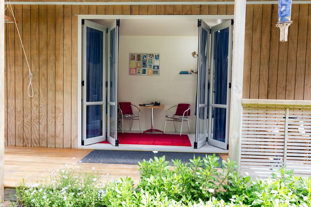 Plants to 'soften' the deck edge