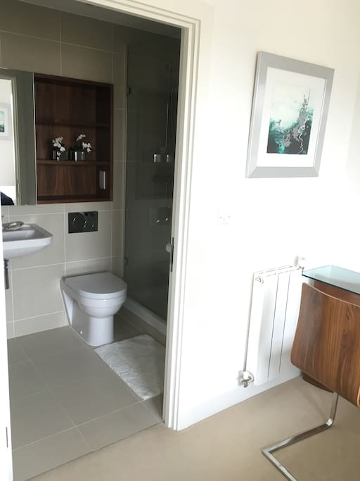 Ensuite private bathroom