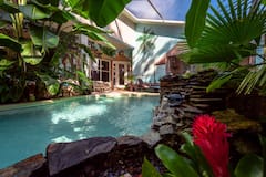 Relaxing+Tropical+Pool+Get+Away+Suite