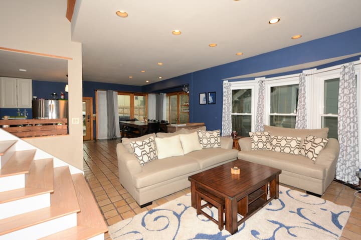6br Brady St Victorian |Groups  Weddings  Events - Milwaukee, WI
