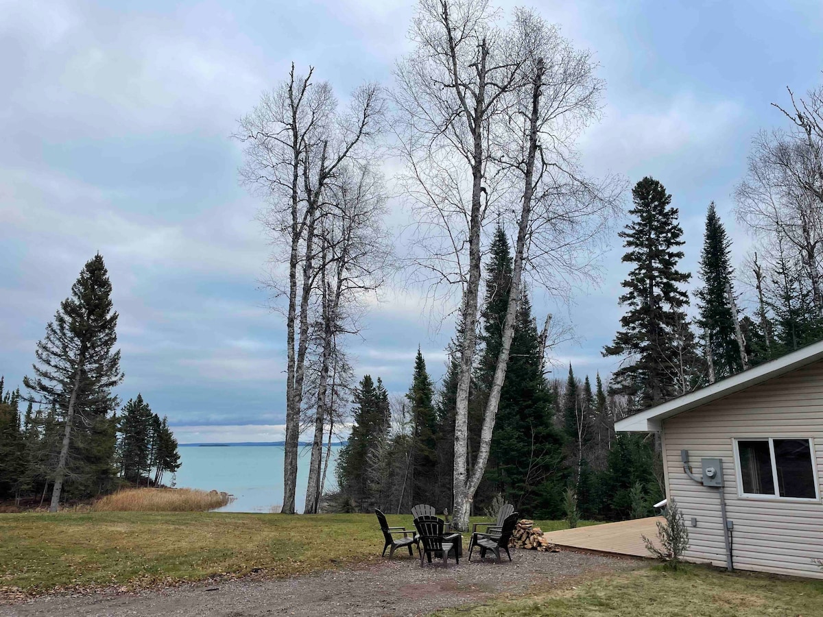 The Weekender, Lake Superior Black Bay Cabins for Rent in Shuniah