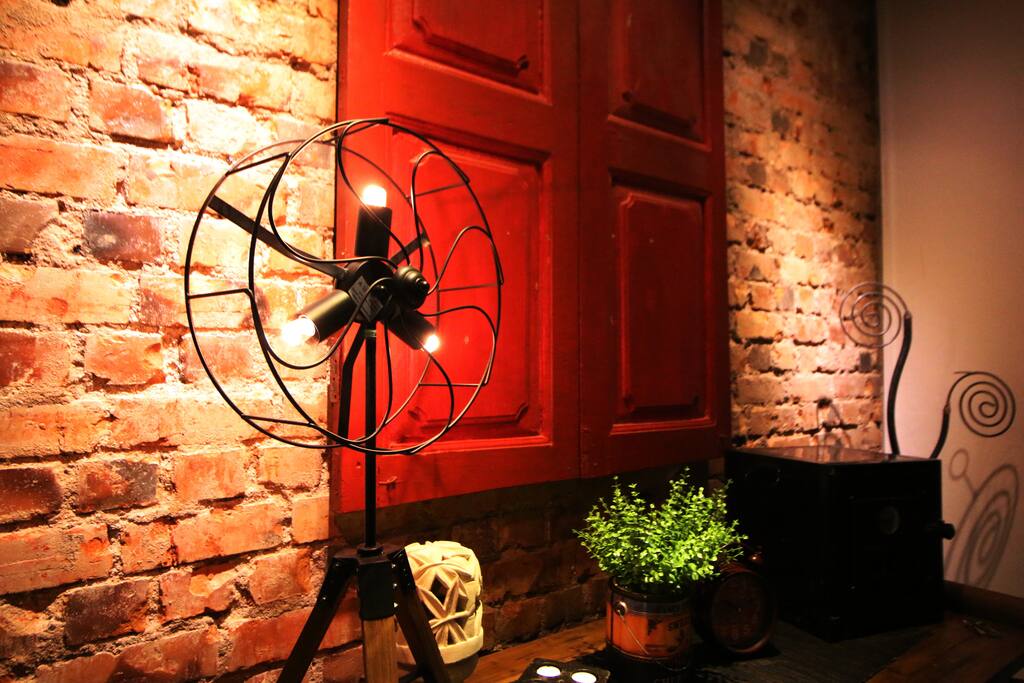 Feature wall and display