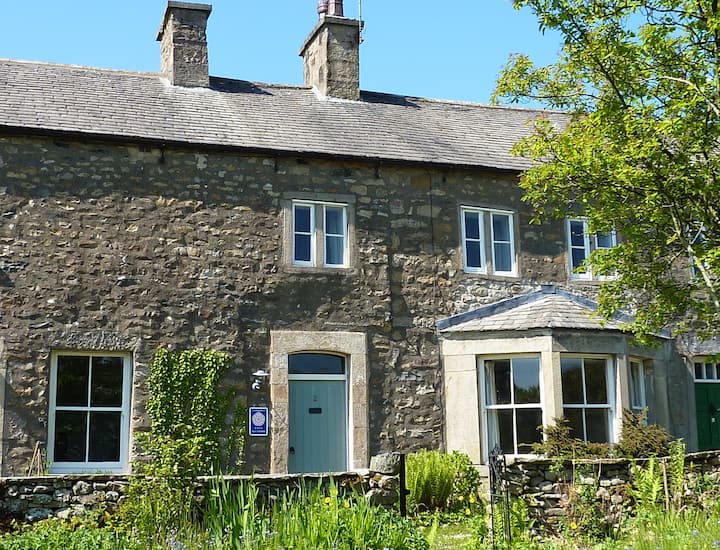 Brontë School House historical home Cottages for Rent in Cowan
