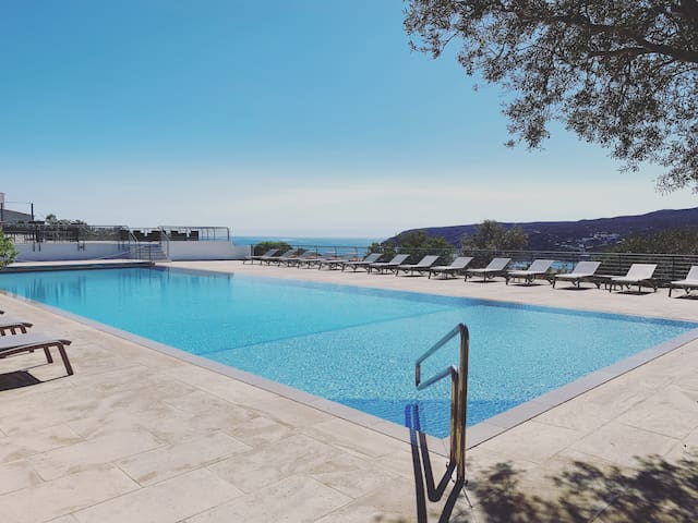 Apartament amb piscina, gimnàs i aparcament