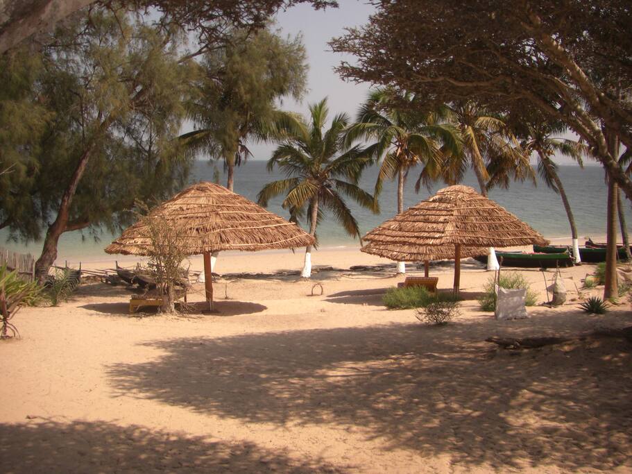 maison située sur le bord du lagon plage privée