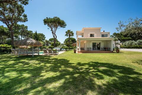 Sunset villa, heatable pool,sleeps 9,walk  marina