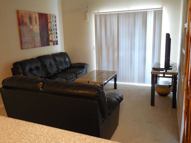 1Bd, 1Ba - Great Airport Location