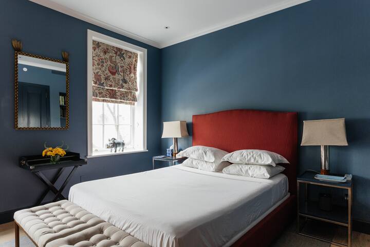 Stunning Townhouse in Chelsea gallery image 4