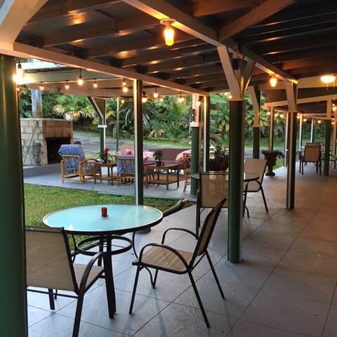 Fern Acres B&B 8 bed 8.5 bath Licensed. gallery image 4