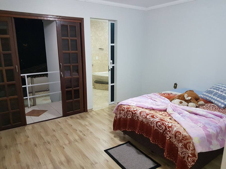 Suíte com sacada, cama Queen
