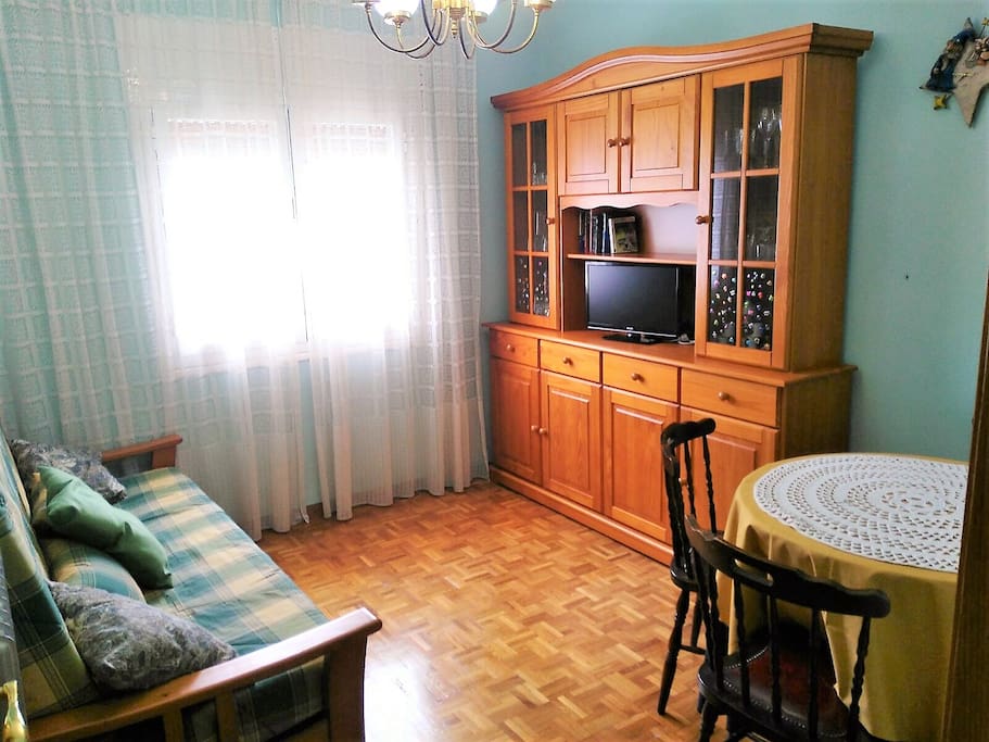 Cuarto de estar con sofá cama de matrimonio