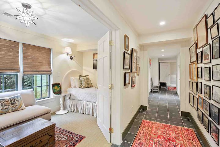 从走廊出发的2号双床房