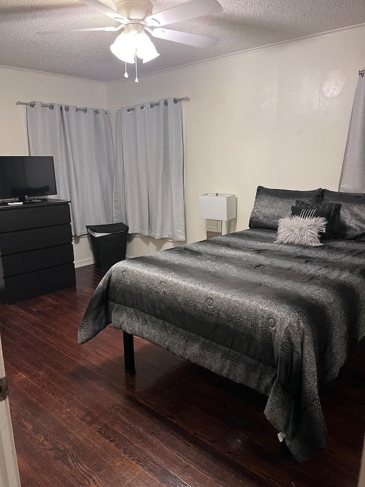 Shared Home With Room Rentals (Not Entire Home) - Nederland, TX
