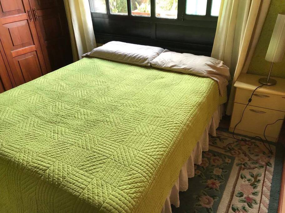 Habitación con cama de 2 1/2 plazas