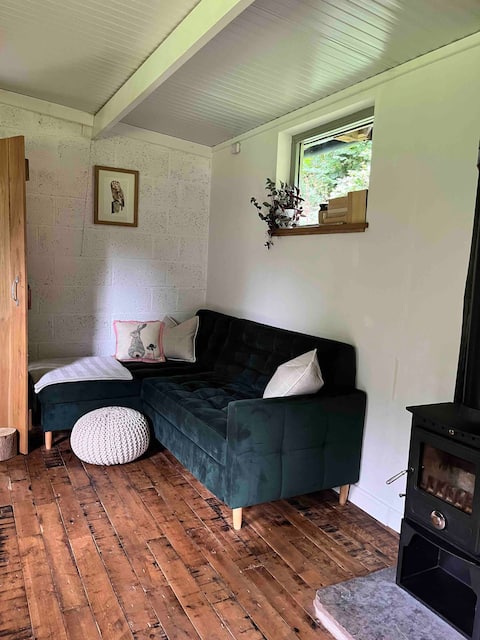 Popular Airbnb listing: Cosy Cabin with Wildlife & Woodland Views in Herefordshire