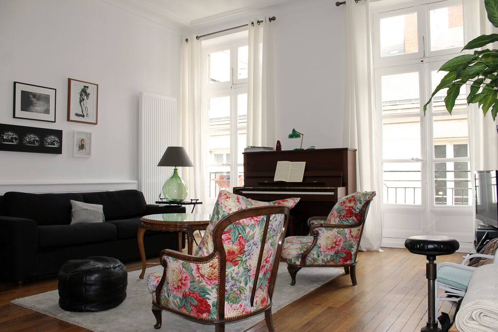 Living room - lots of light