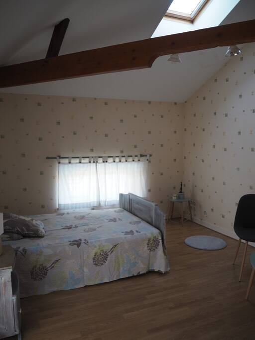 La chambre à disposition