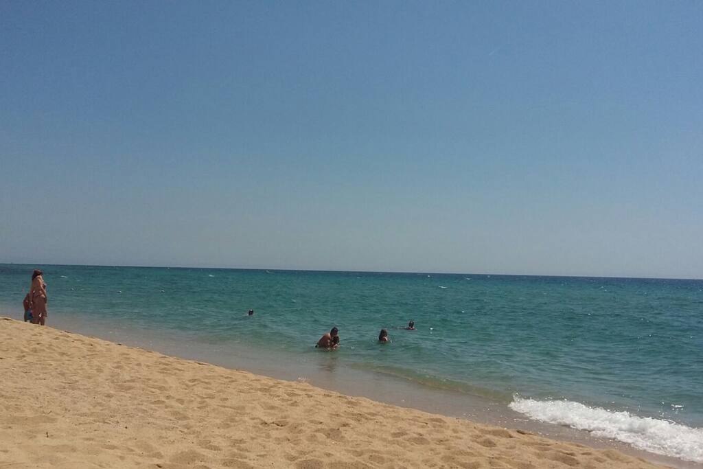 Playa Premià. A pie de apartamento.