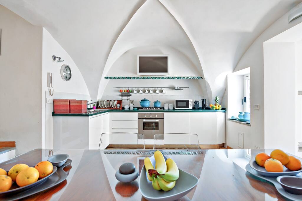 The large Kitchen with the dining table