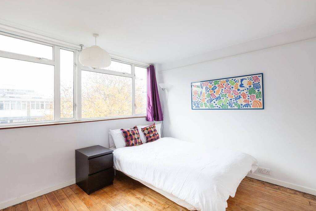 Bedroom (king-size bed)