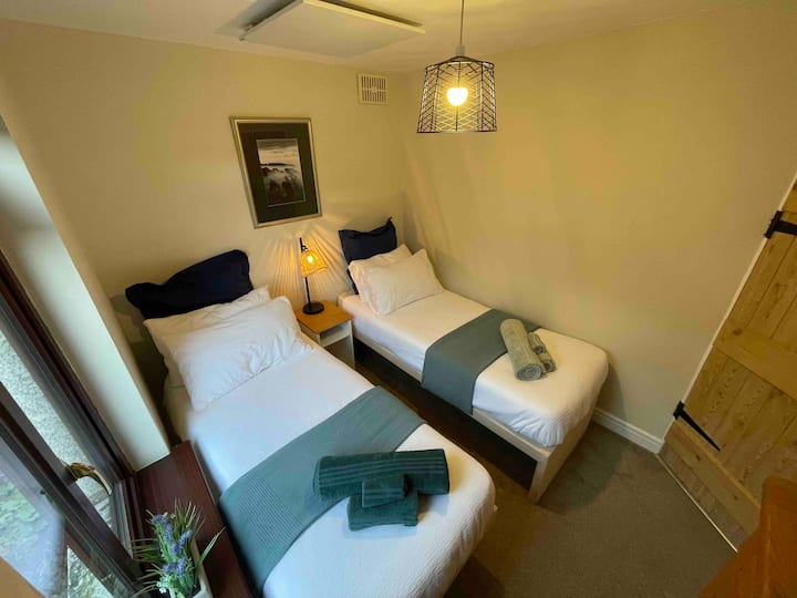 El segundo dormitorio puede ser de 2 camas individuales o 1 cama doble. ¡Cuéntanos qué configuración te gustaría cuando reserves!