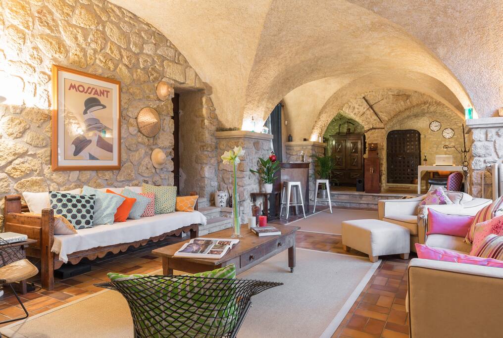 Vaulted ceiling living room