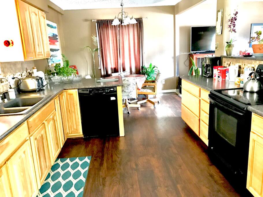 Kitchen! Lots of counter space and kitchen supplies! Cook away!