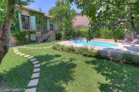 Village house with character - Pool, lawn and AC
