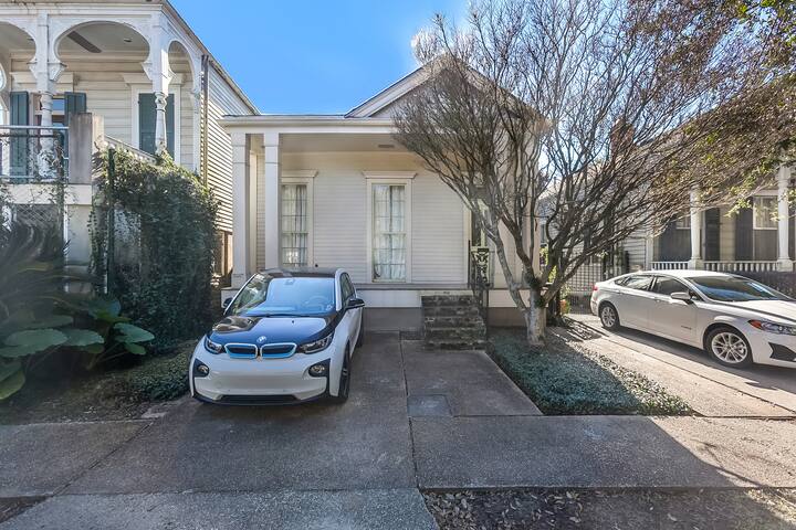 Great House – Great Location with Pool and Hot Tub gallery image 3