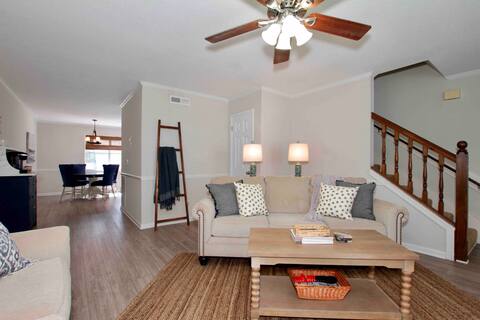 Oliver’s Oasis 2BD/1.5BA Home away from home!