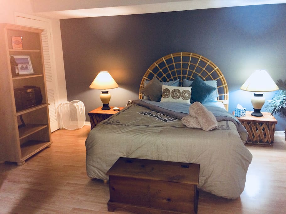Luxurious queen bed