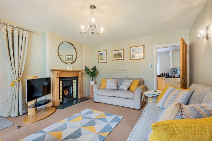 Strawberry Cottage St John St Centre Of Keswick Cottages For