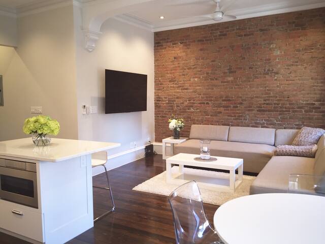 Beautiful Boston Brownstone gallery image 4