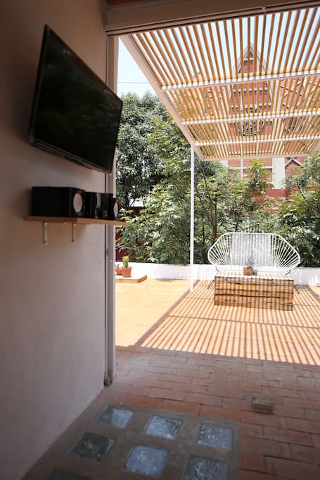 Another view of the terrace. 32" screen, bluetooth stereo and Apple TV.