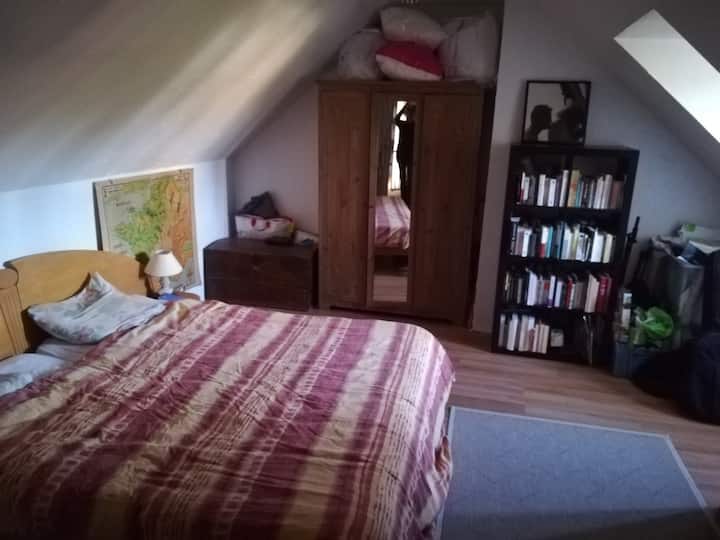 Habitación de los padres en el piso de arriba
