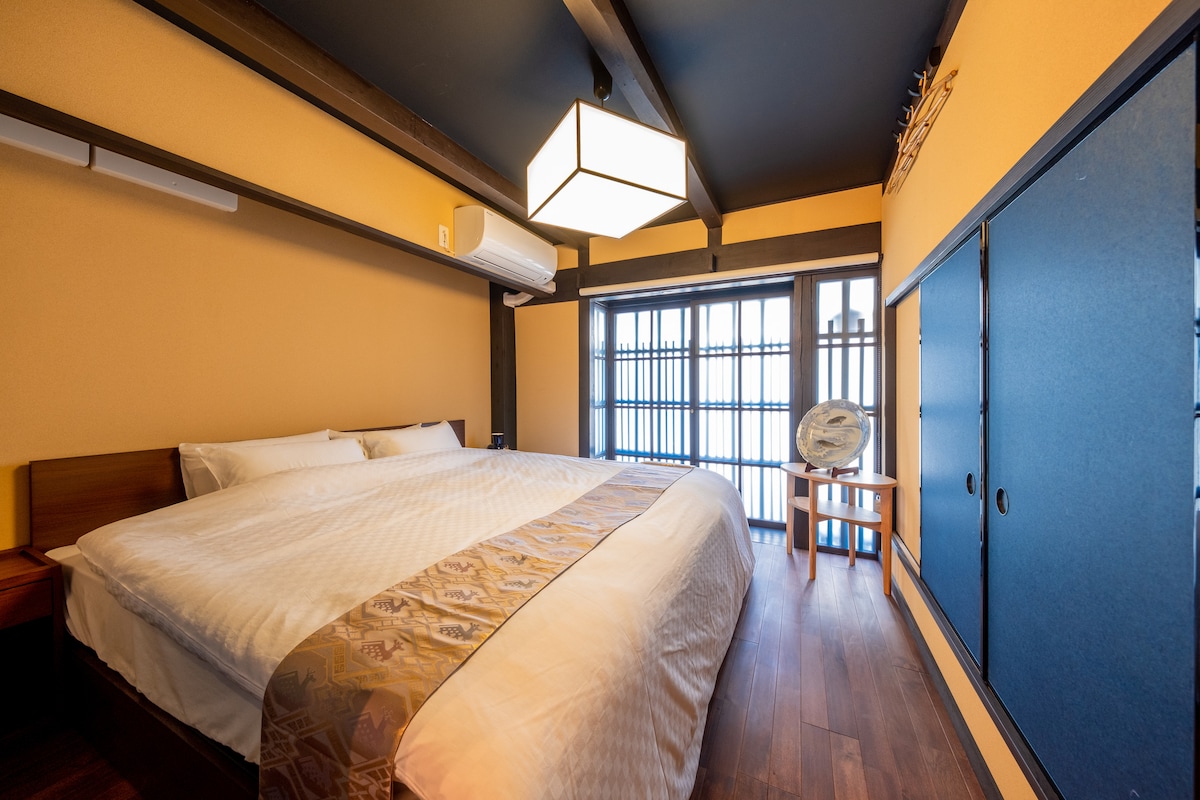 1 F/ベッドルーム（ダブルベッド1.8m ）