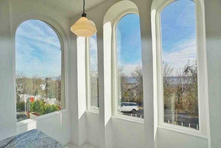 Private NYC castle on the hill with amazing views. gallery image 5