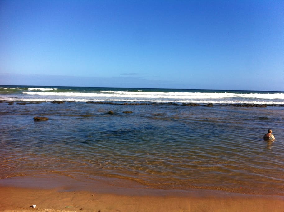 Praia 10 min de caminhada do condominio